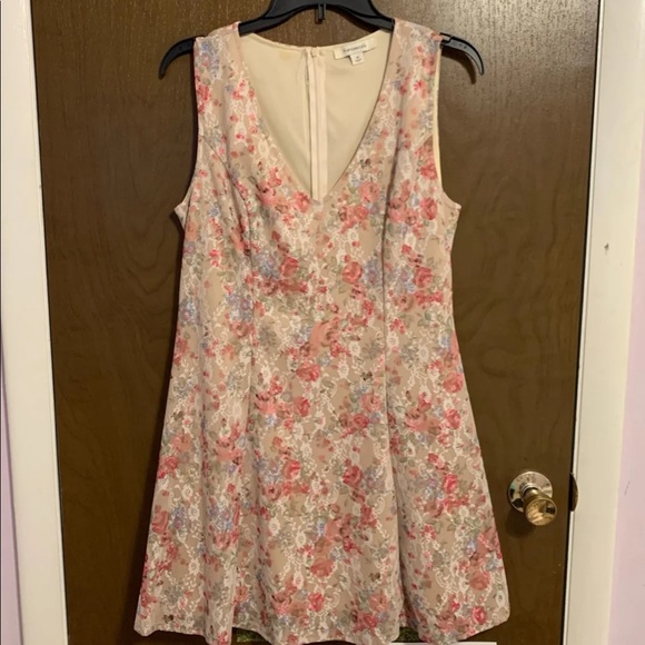 Dress - Picture 1 of 4